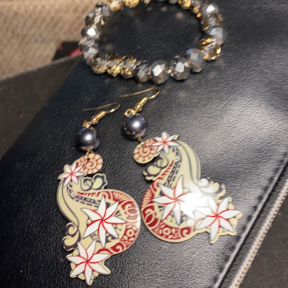 Earing and bracelet set